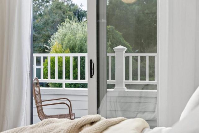 985 Lincoln Avenue, Palo Alto, CA 94301