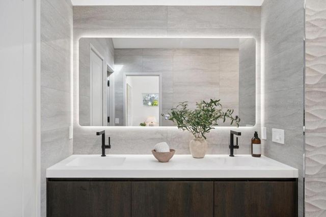 985 Lincoln Avenue, Palo Alto, CA 94301