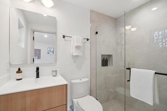 985 Lincoln Avenue, Palo Alto, CA 94301