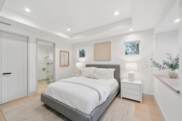 985 Lincoln Avenue, Palo Alto, CA 94301