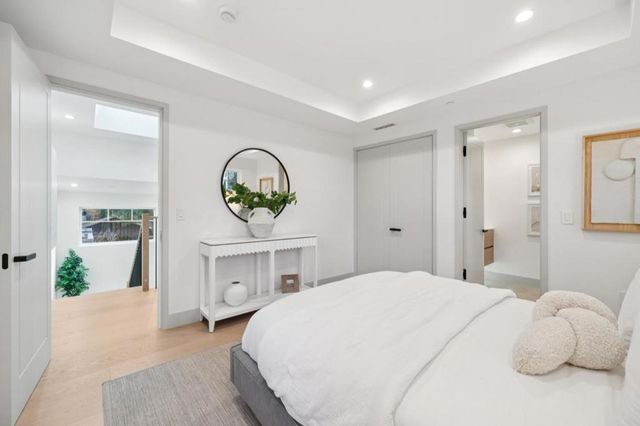 985 Lincoln Avenue, Palo Alto, CA 94301