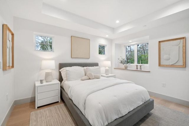 985 Lincoln Avenue, Palo Alto, CA 94301