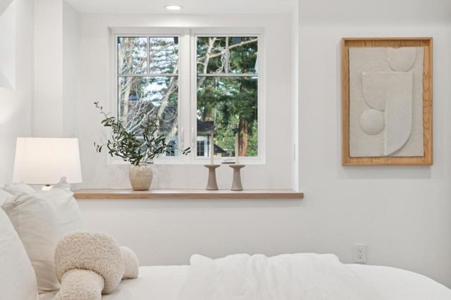 985 Lincoln Avenue, Palo Alto, CA 94301