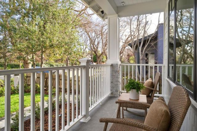 985 Lincoln Avenue, Palo Alto, CA 94301