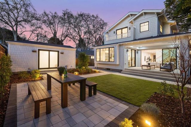 985 Lincoln Avenue, Palo Alto, CA 94301