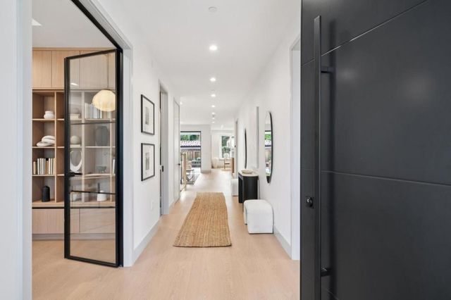 985 Lincoln Avenue, Palo Alto, CA 94301