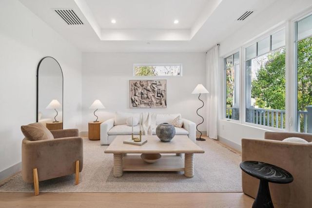 985 Lincoln Avenue, Palo Alto, CA 94301