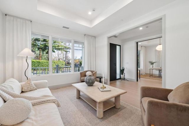 985 Lincoln Avenue, Palo Alto, CA 94301