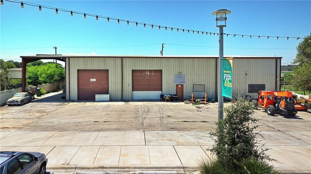 615 Houston St, Portland, TX 78374 — exterior