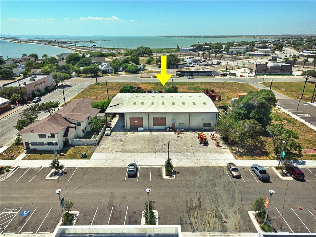 615 Houston St, Portland, TX 78374 — photo 2