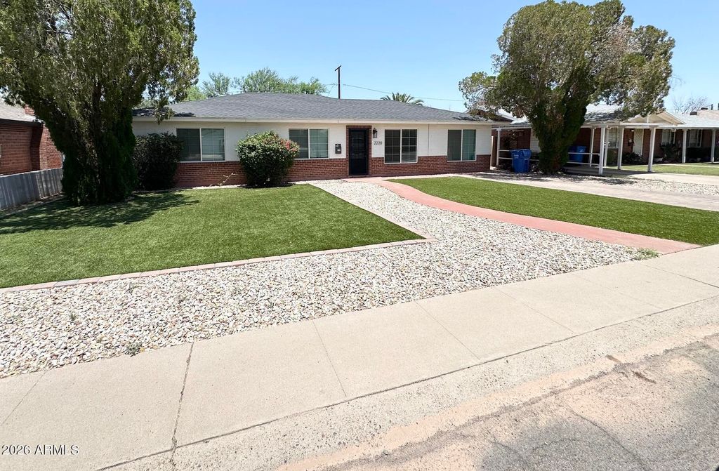 2220 E HEATHERBRAE Drive, Phoenix, AZ 85016 — photo 2