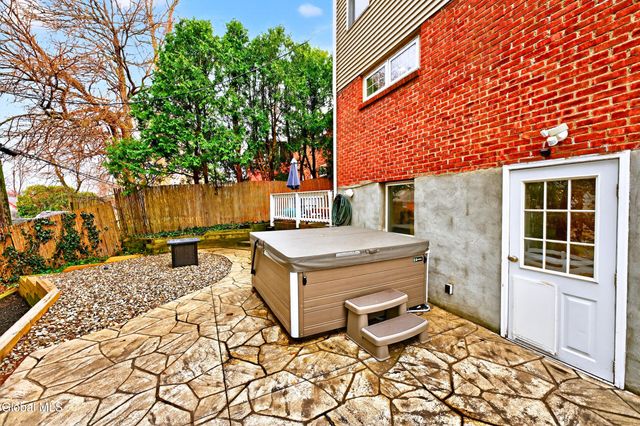 15 Croswell Street, Albany, NY 12206