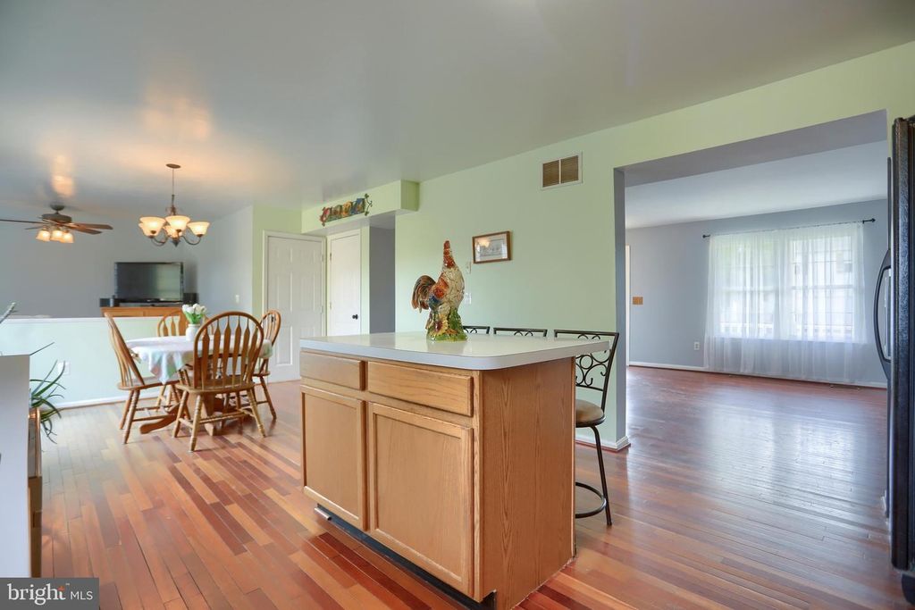 Image 11 of property listing at 808 WHITE PINE LN, Joppa, MD 21085