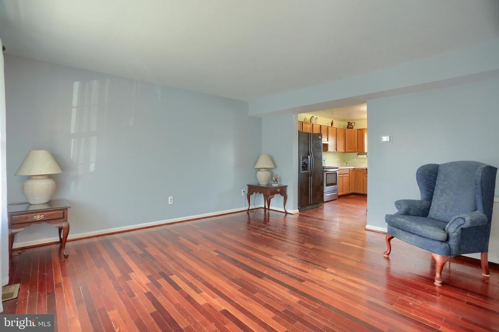 Image 8 of property listing at 808 WHITE PINE LN, Joppa, MD 21085