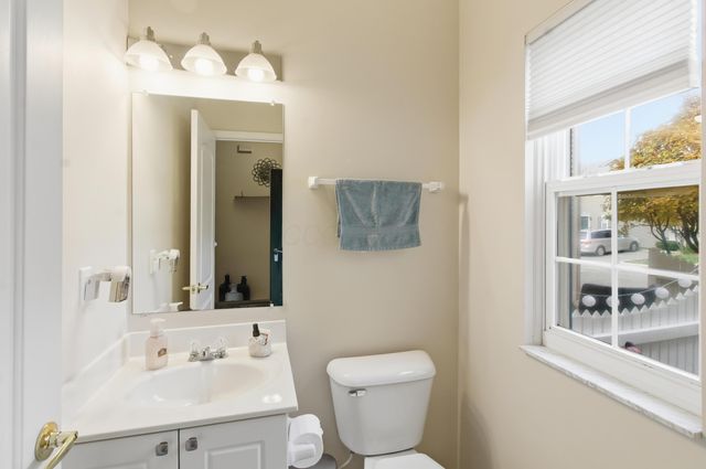 810 Mystic Pointe Drive, Lewis Center, OH 43035