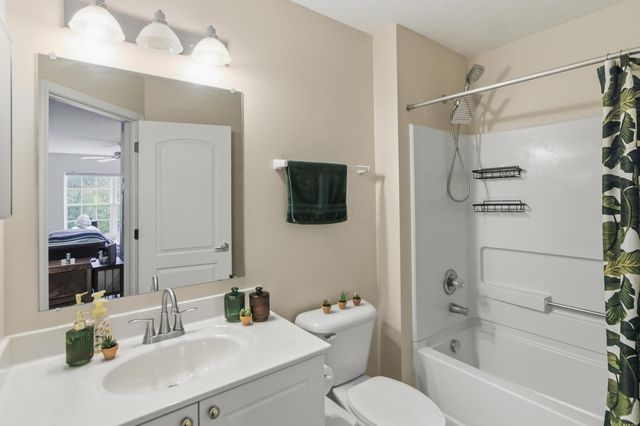 810 Mystic Pointe Drive, Lewis Center, OH 43035