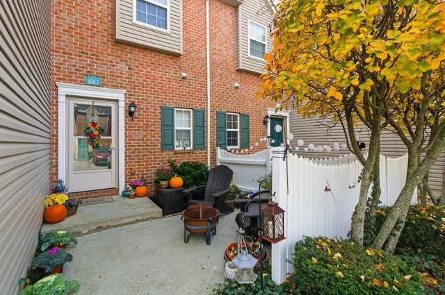 810 Mystic Pointe Drive, Lewis Center, OH 43035