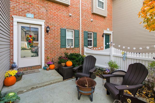 810 Mystic Pointe Drive, Lewis Center, OH 43035