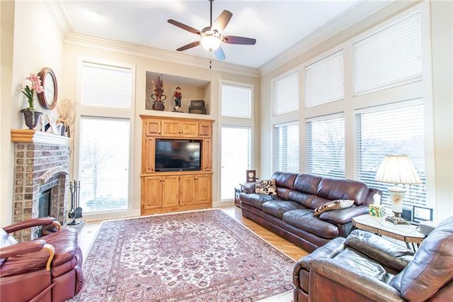 19605 W 99th Street, Lenexa, KS 66220