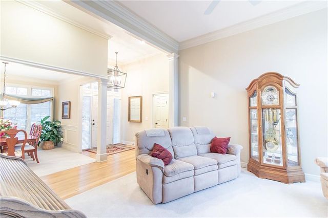 19605 W 99th Street, Lenexa, KS 66220