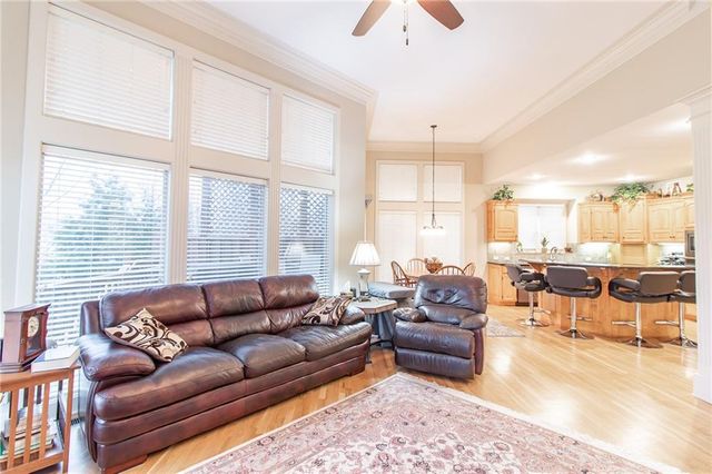 19605 W 99th Street, Lenexa, KS 66220