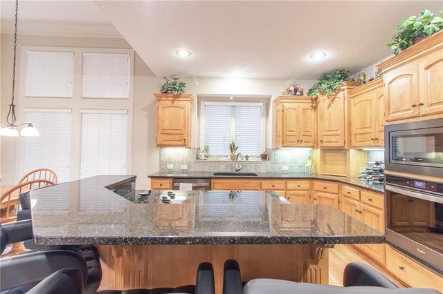 19605 W 99th Street, Lenexa, KS 66220