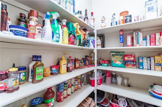 19605 W 99th Street, Lenexa, KS 66220