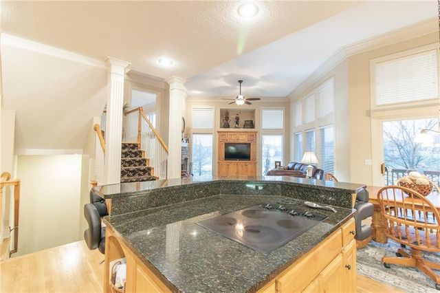 19605 W 99th Street, Lenexa, KS 66220