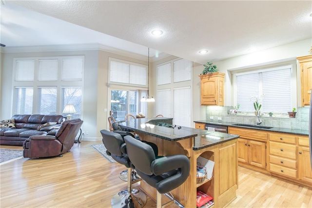 19605 W 99th Street, Lenexa, KS 66220