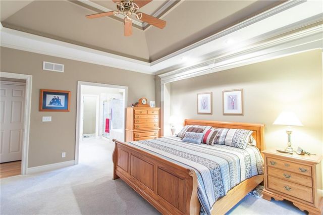 19605 W 99th Street, Lenexa, KS 66220