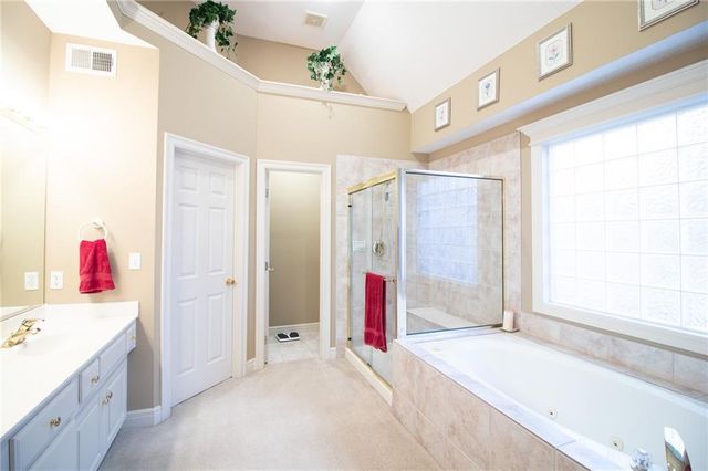 19605 W 99th Street, Lenexa, KS 66220