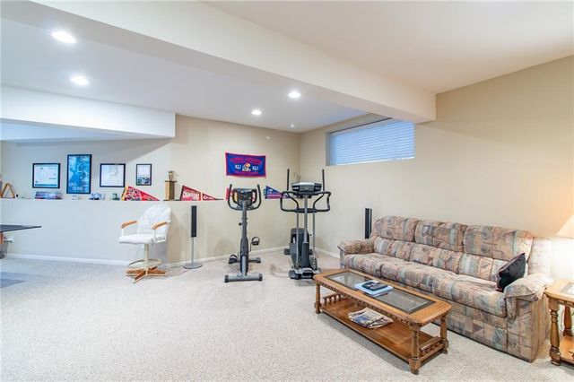 19605 W 99th Street, Lenexa, KS 66220