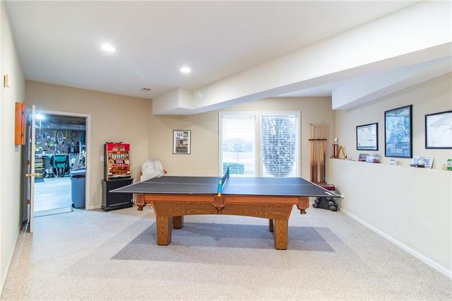 19605 W 99th Street, Lenexa, KS 66220