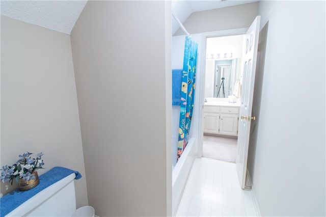 19605 W 99th Street, Lenexa, KS 66220