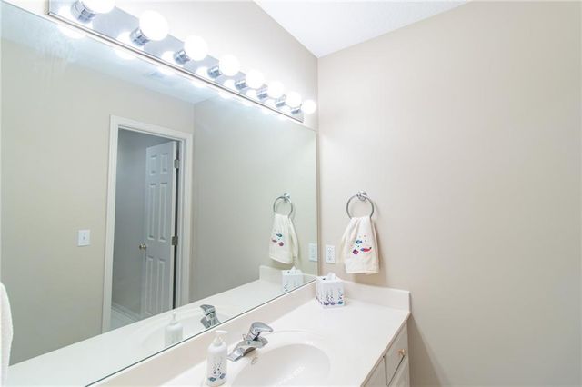 19605 W 99th Street, Lenexa, KS 66220