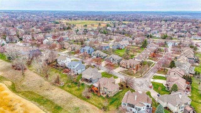 19605 W 99th Street, Lenexa, KS 66220