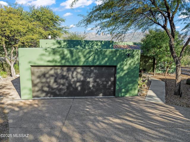 9731 E Kleindale Road, Tucson, AZ 85749
