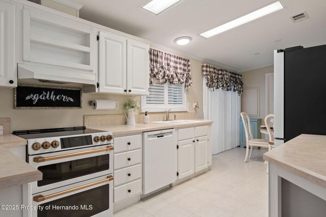 15922 Brookridge Boulevard, Brooksville, FL 34613