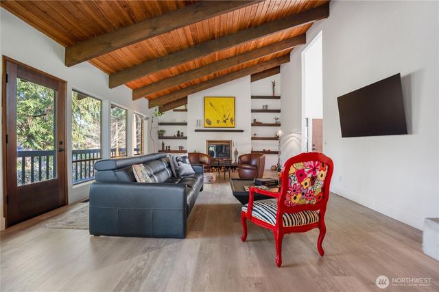 201 E Country Club Drive, Allyn, WA 98524