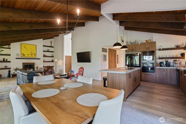 201 E Country Club Drive, Allyn, WA 98524