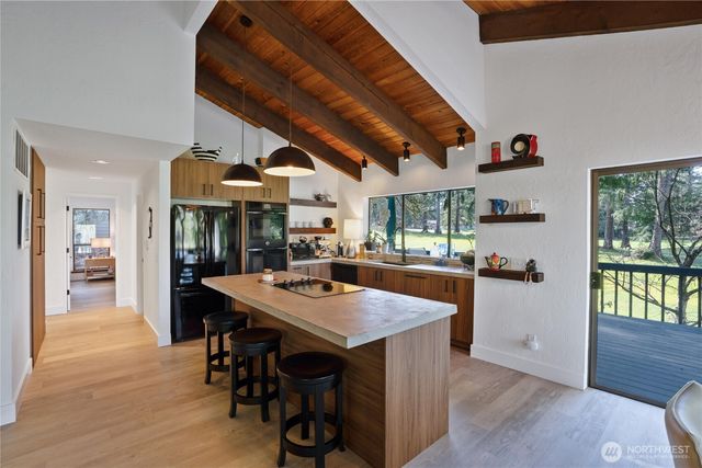 201 E Country Club Drive, Allyn, WA 98524