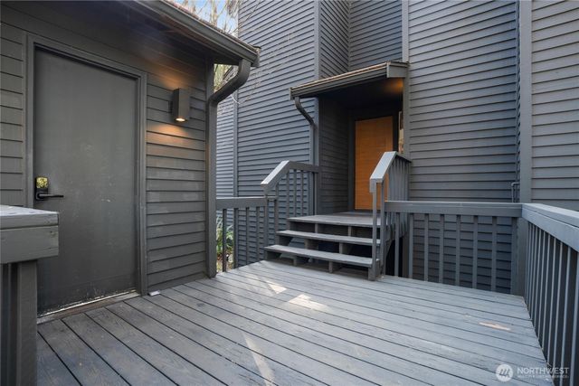 201 E Country Club Drive, Allyn, WA 98524