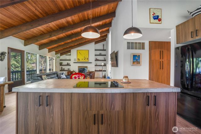 201 E Country Club Drive, Allyn, WA 98524