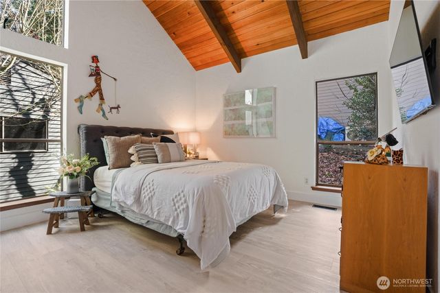 201 E Country Club Drive, Allyn, WA 98524