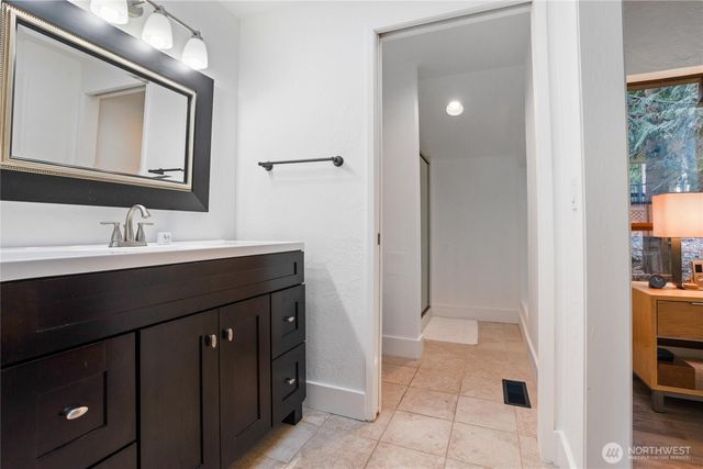 201 E Country Club Drive, Allyn, WA 98524