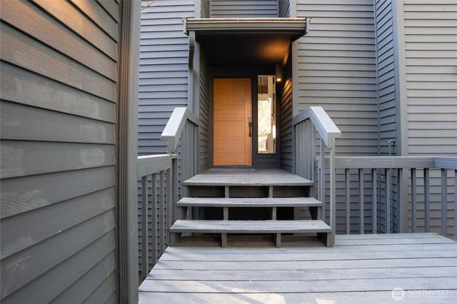 201 E Country Club Drive, Allyn, WA 98524