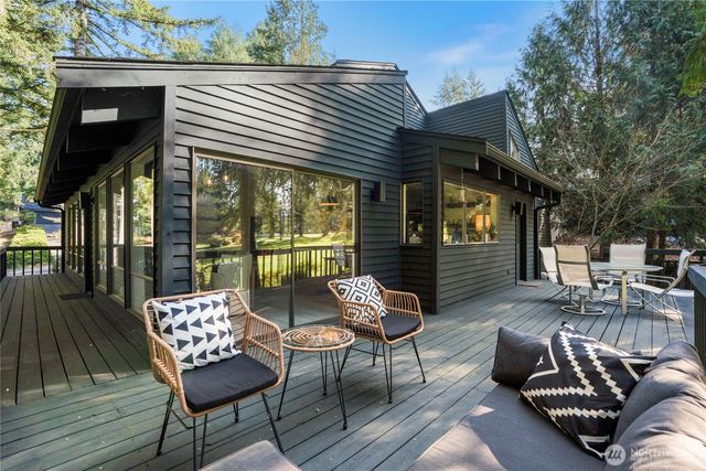 201 E Country Club Drive, Allyn, WA 98524