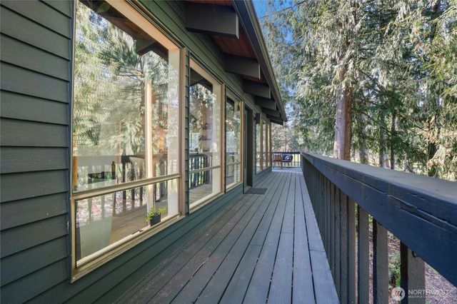 201 E Country Club Drive, Allyn, WA 98524