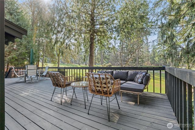 201 E Country Club Drive, Allyn, WA 98524