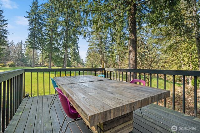 201 E Country Club Drive, Allyn, WA 98524